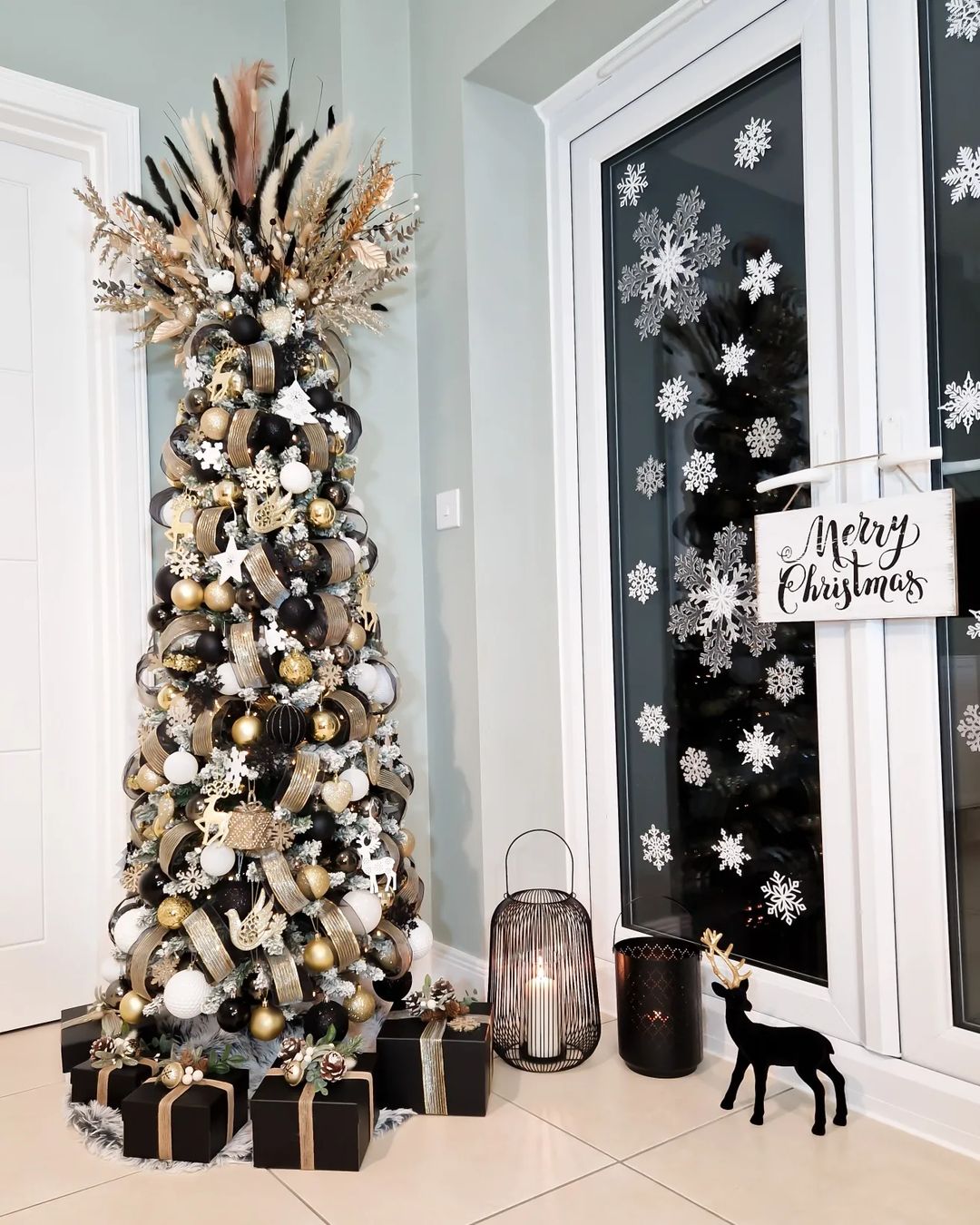 Entryways with a Sophisticated Slim Christmas Tree