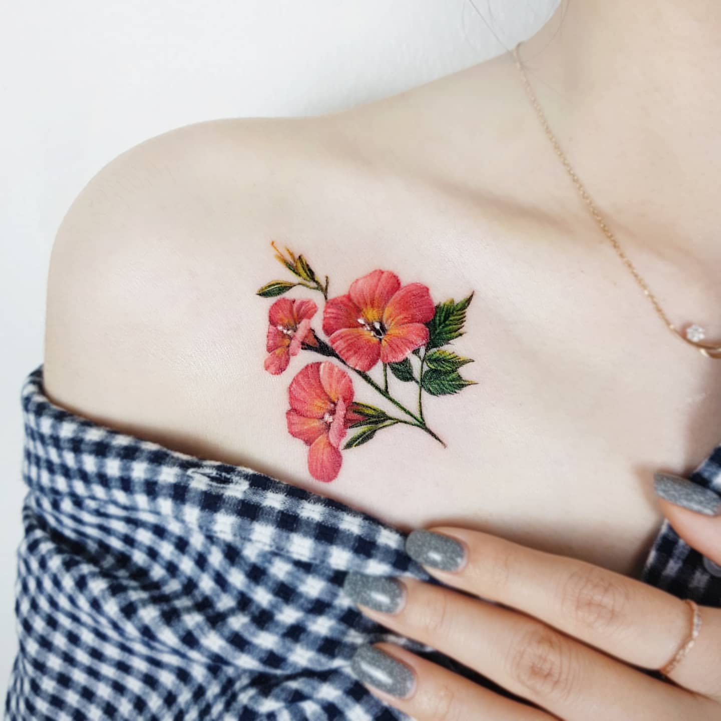 Painterly Flowers Collarbone Tattoo