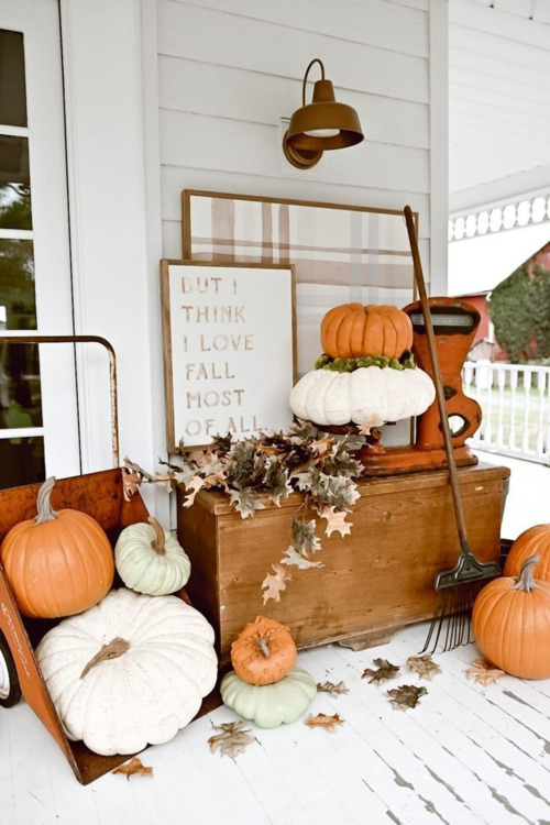 Rustic farmhouse porch decor